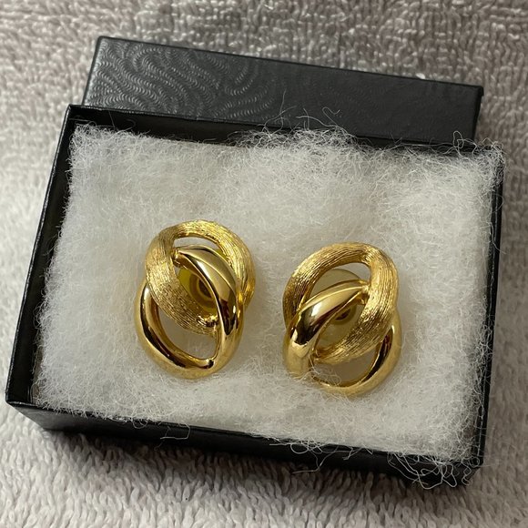 EUC Vintage 90's Napier 2-Tone Gold Earrings, Interlocking, Pierced Ears, 1" D - Picture 9 of 9